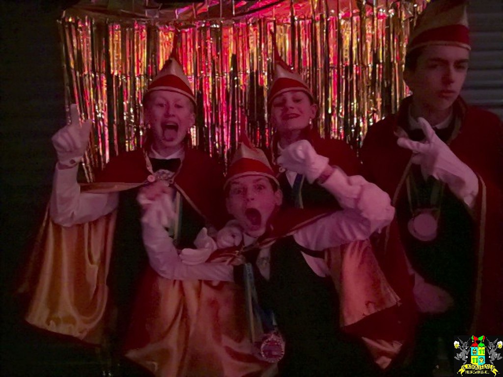 ../Images/Jeugd Opwarmbal Photobooth 012.jpg